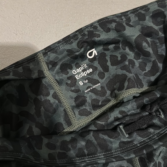 Gap Leopard Workout Set - Picture 6 of 8